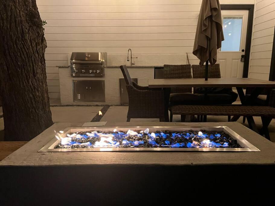 Lamar Villa-3 Bed 2.5 Bath With Outdoor Kitchen サンアントニオ エクステリア 写真